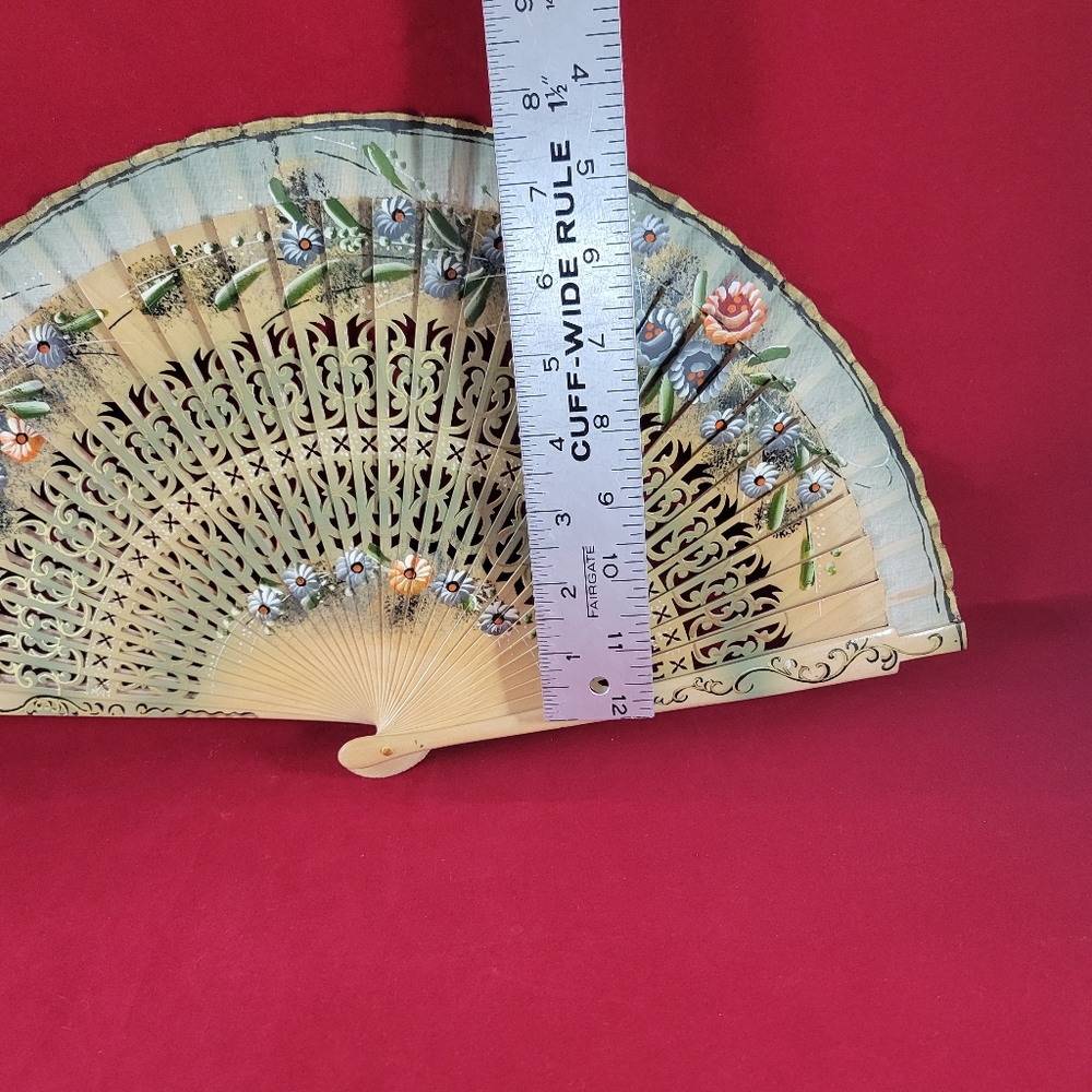 GORGEOUS HAND PAINTED ON BAMBOO,HAND HOLD FAN. - Picture 5 of 12